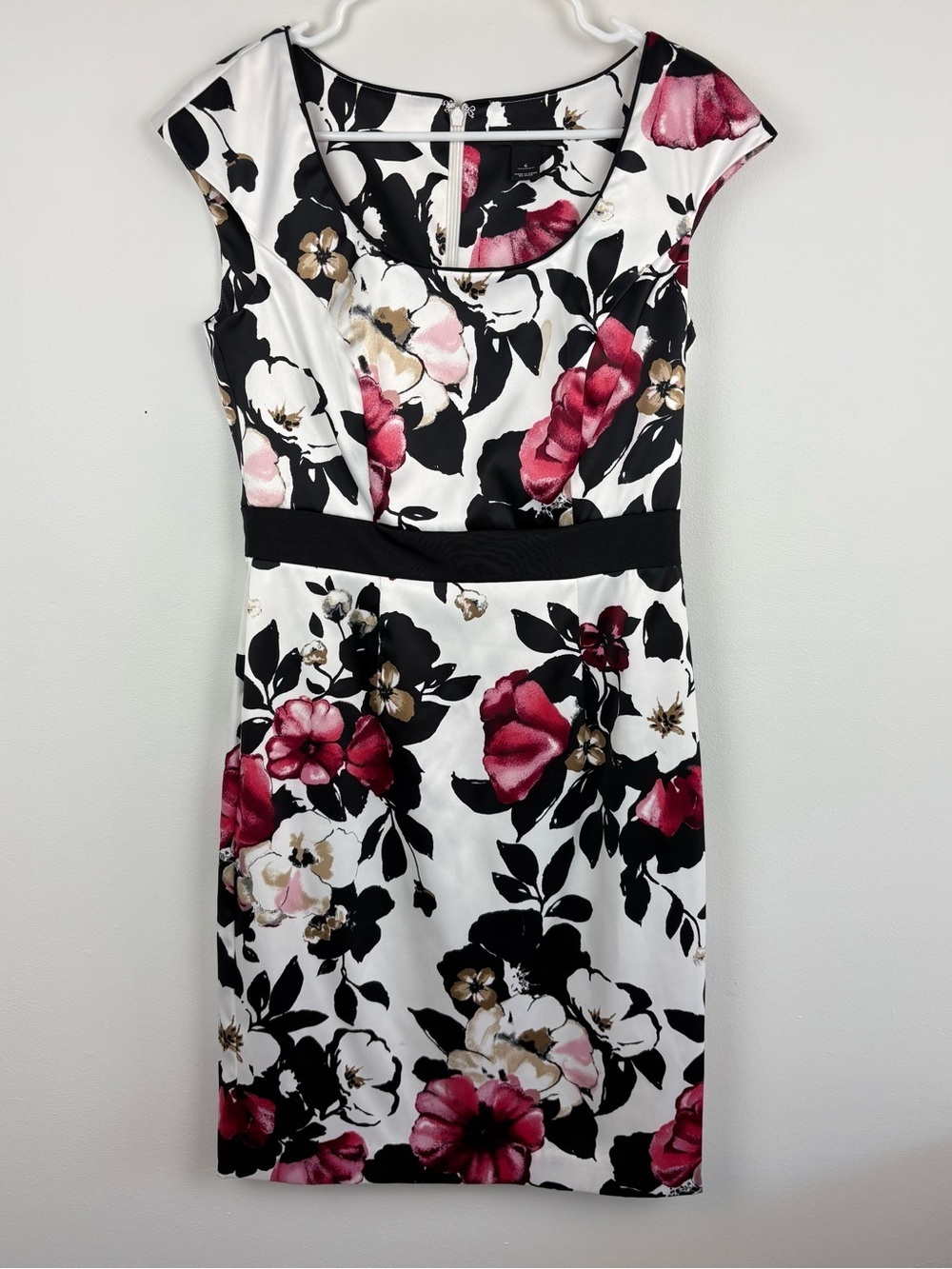 WHBM Floral Sheath Dress Size 6 EUC Semi-Formal Modern Office Wear Fitted Garden